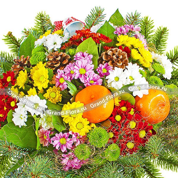 Любимый праздник - букет из хризантем и новогоднего декора