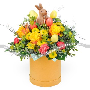 Пасхальный заяц - коробка с желтыми розами и хризантемами